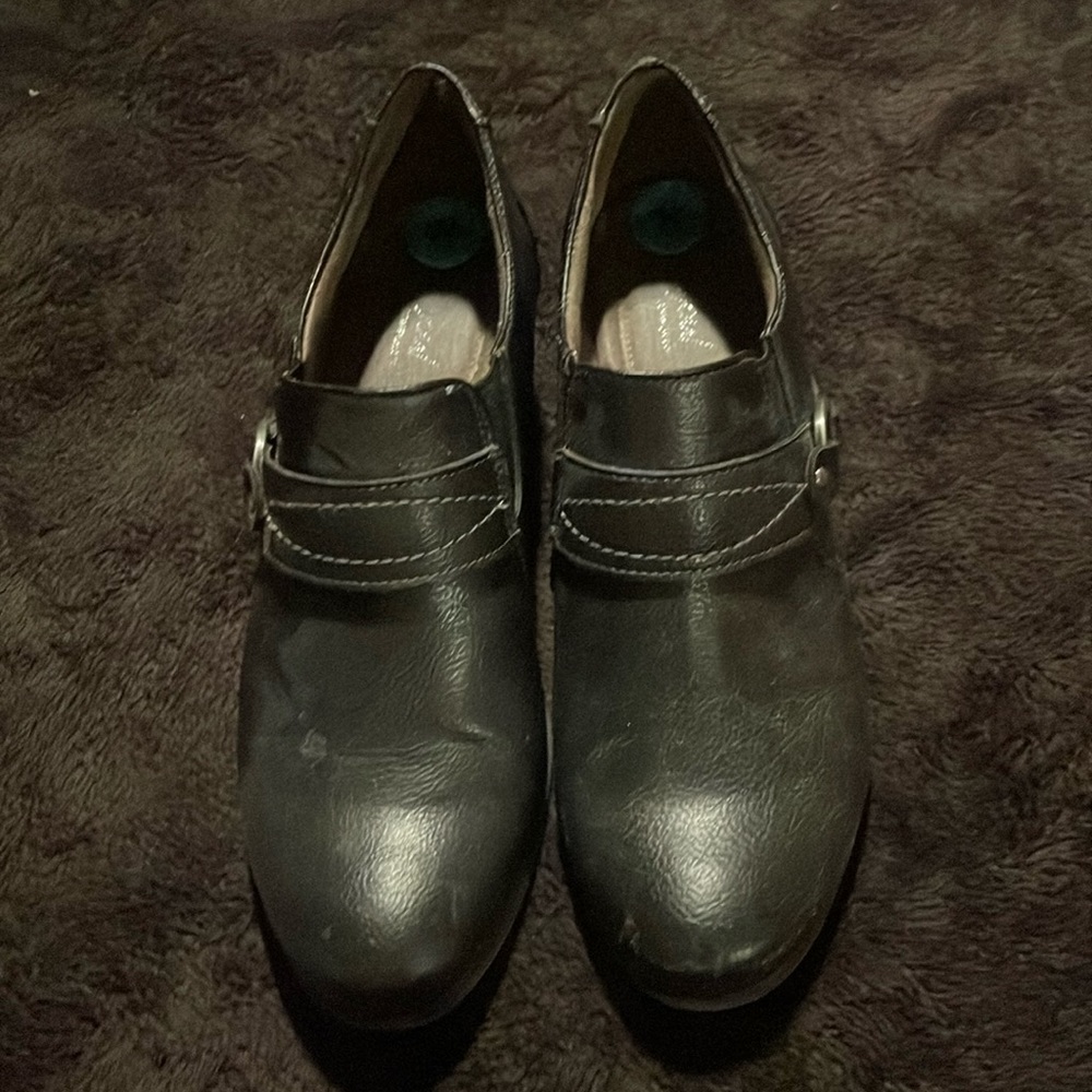 NaturalSoul Short black ankle boots.